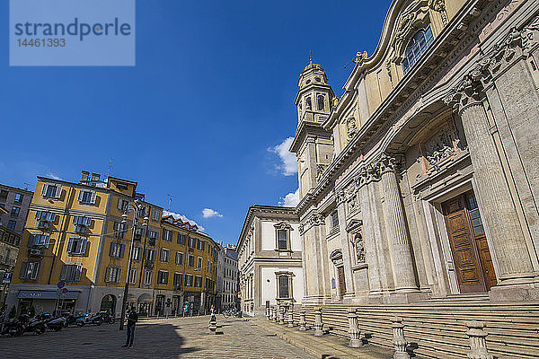 Kirche auf der Piazza Alessandro an einem sonnigen Tag  Mailand  Lombardei  Italien