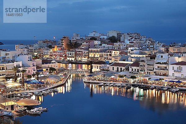 Voulismeni-See und Hafen von Agios Nikolaos  Insel Kreta  Griechische Inseln  Griechenland