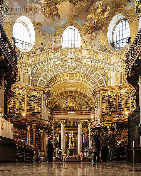 Innenraum der Österreichischen Nationalbibliothek  Wien  Österreich