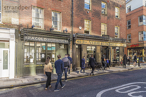 Schöne alte Geschäfte in der Brushfield Street in Spitalfields  London  England