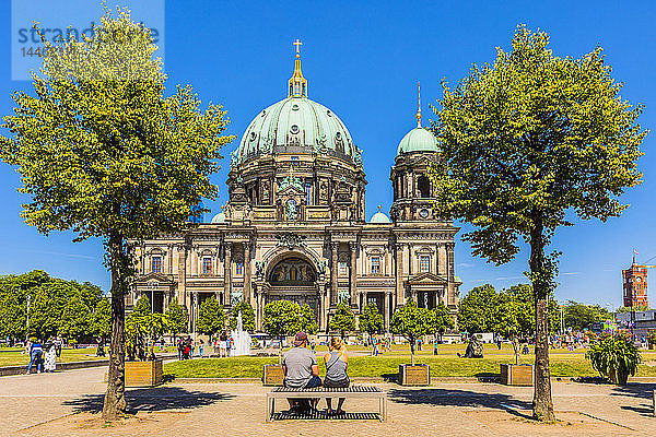Berliner Dom an der Spree  Berlin  Deutschland