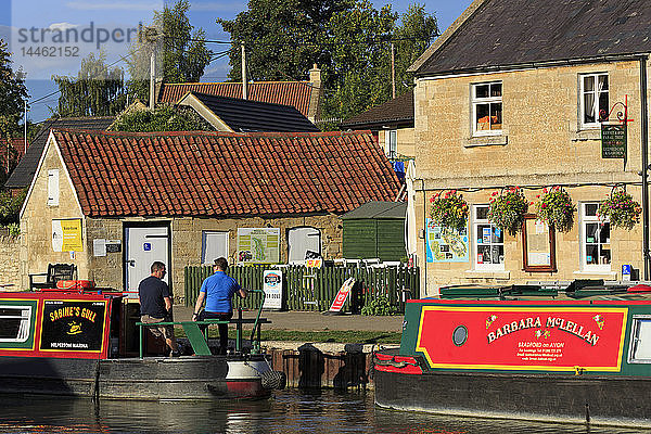 Lastkähne  Kennet and Avon Canal  Bradford on Avon  Wiltshire  England  Euruope