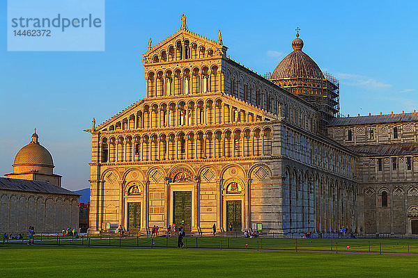 Der Dom von Pisa  Westfassade  UNESCO-Weltkulturerbe  Pisa  Toskana  Italien