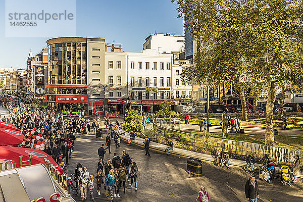 Ein Blick über den Leicester Square  London  England