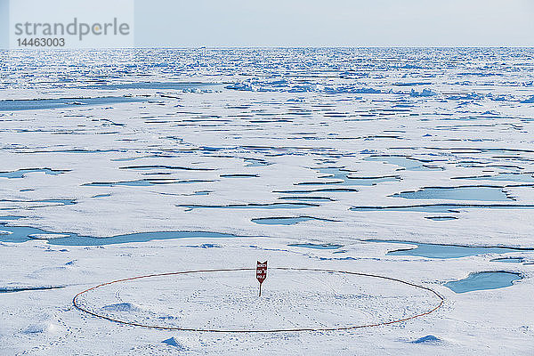 Kreis um das Schild am Nordpol  Arktis