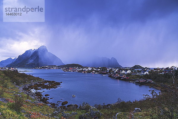 Landschaft von Reine in Moskenes  Norwegen