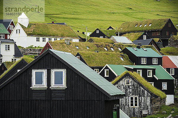 Traditionelle Häuser mit Grasdach  Insel Mykines  Färöer Inseln  Dänemark