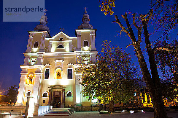 Kirche bei Nacht in Baia Mare  Maramures  Rumänien