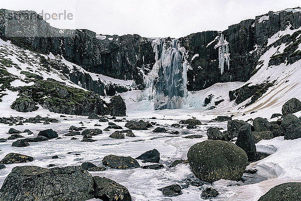 Gufufoss-Wasserfall im Winter gefroren  Island  Polarregionen