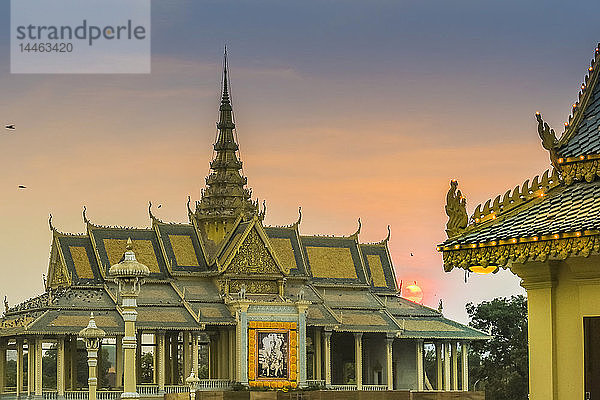 Chan Chhaya Moonlight Pavilion bei Sonnenuntergang  Veranstaltungsort für klassischen Khmer-Tanz  Royal Palace Park  Stadtzentrum  Phnom Penh  Kambodscha  Indochina  Südostasien  Asien