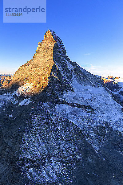 Matterhorn bei Sonnenaufgang in Zermatt  Schweiz