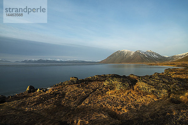 Vesturhorn bei Sonnenaufgang in der Nähe der Fjorde an der südöstlichen Ecke von Island  Island  Polarregionen