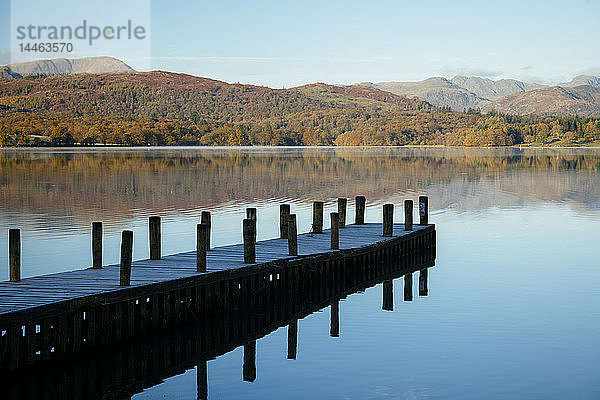 Stilles Morgenlicht am Lake Windermere  Lake District National Park  UNESCO-Welterbe  Cumbria  England  Vereinigtes Königreich