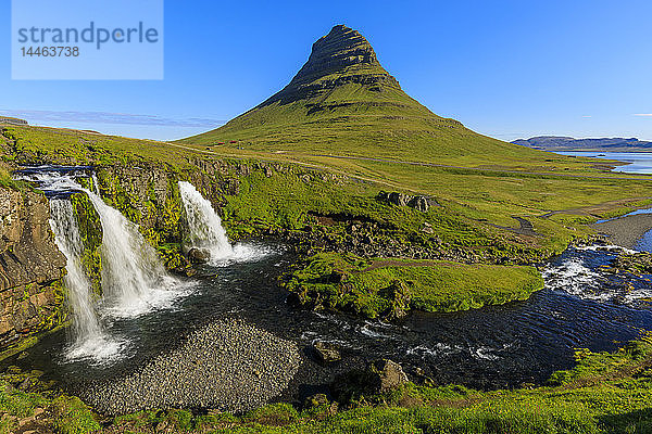 Wasserfall Kirkjufellsfoss und Berg Kirkjufell in Grundarfjordur  Island