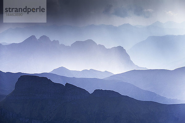 Sommergewitter im Fassa-Tal  Trentino  Dolomiten  Italien