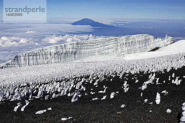 Das Gipfelplateau des Uhuru Peak  Kilimandscharo  UNESCO-Weltkulturerbe  Tansania  Ostafrika