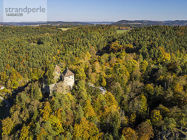 Burg Rabenstein im Ahorntal im Herbst  Fränkische Schweiz  Bayern  Deutschland