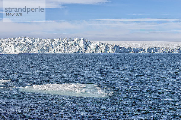 Palanderbukta  Eiskappe und Packeis  Gustav Adolf Land  Nordaustlandet  Svalbard Archipel  Arktis  Norwegen