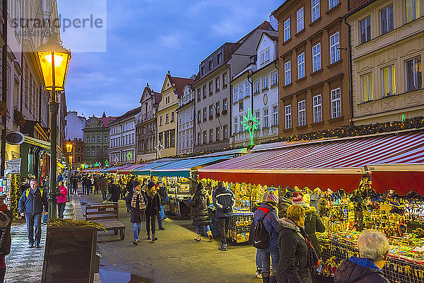 Weihnachtsmarkt  Havelska-Markt  Stare Mesto (Altstadt)  Prag  Tschechische Republik  Europa