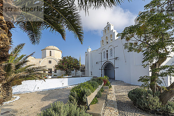 Kirche des Heiligen Georg in Pyrgos  Santorin  Griechenland