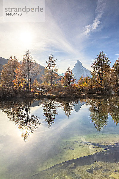 Grindjisee am Matterhorn im Herbst in Zermatt  Schweiz