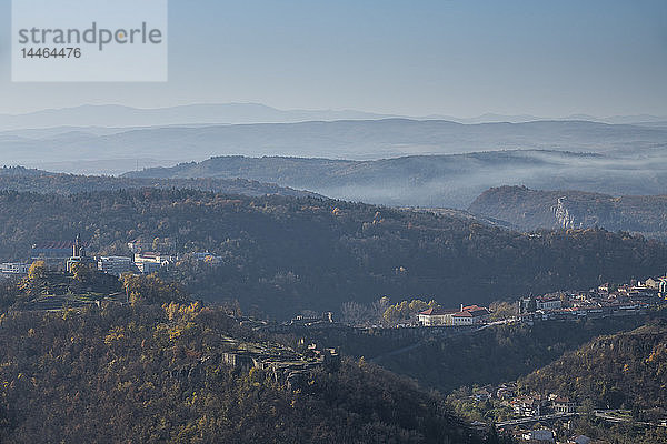 Blick über Velicky Tarnovo von Arbanasi  Bulgarien  Europa
