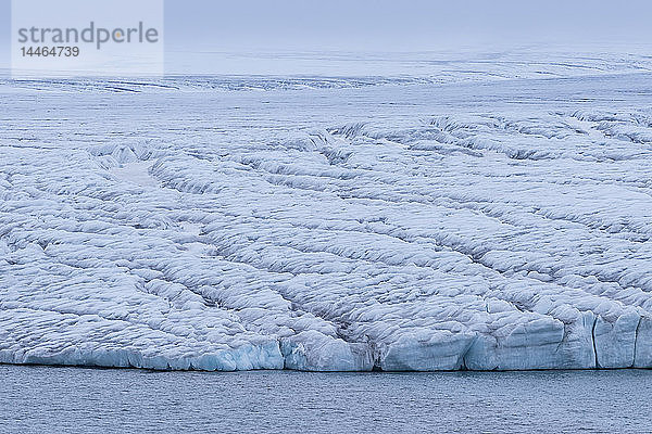 Sehr großer Gletscher auf der Insel McClintok (MacKlintok)  Archipel Franz Josef Land  Gebiet Archangelsk  Arktis  Russland