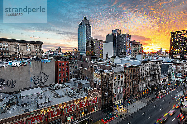 Sonnenaufgang über dem Stadtteil Soho in New York City  New York  Vereinigte Staaten von Amerika  Nordamerika