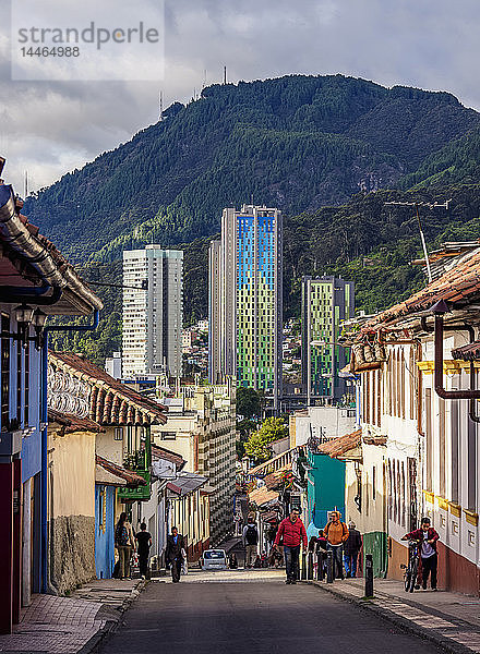 Blick über La Candelaria auf die Aguas-Hochhäuser  Bogota  Hauptstadtdistrikt  Kolumbien  Südamerika