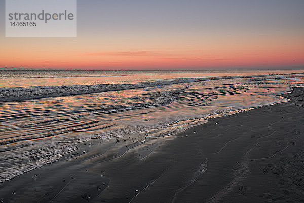 Sunset Beach bei Sonnenaufgang in North Carolina  USA  Nordamerika