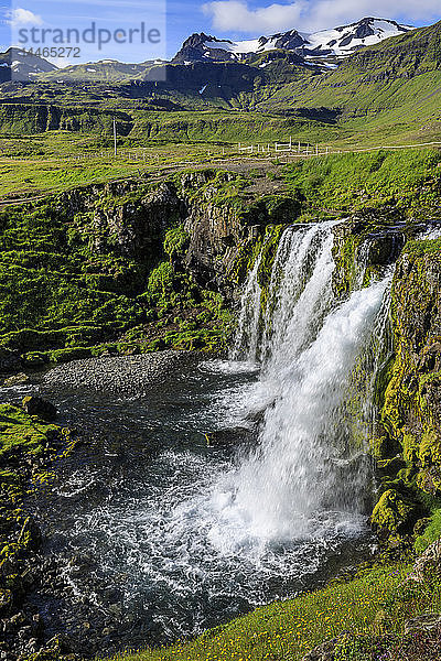 Wasserfall Kirkjufellsfoss in Grundarfjordur  Island