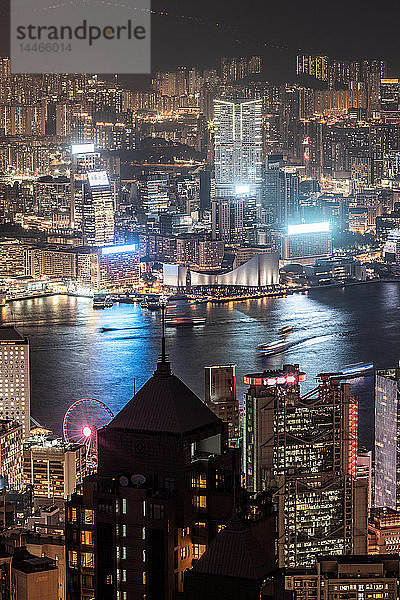 Hongkong  Causeway Bay  Stadtbild bei Nacht