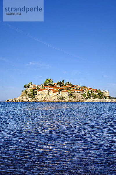 Montenegro  Adriaküste  Hotelinsel Sveti Stefan bei Budva