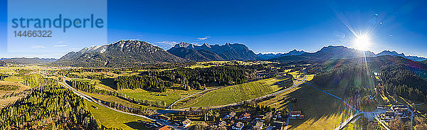 Deutschland  Bayern  Ostallgäu  Region Garmisch-Partenkirchen  Krün  Luftaufnahme von Barmsee und Grubsee