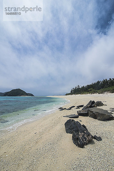 Japan  Okinawa-Inseln  Kerama-Inseln  Samami-Insel  Ostchinesisches Meer  Furuzamami-Strand