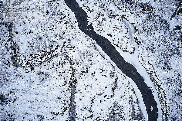 USA  Virginia  Bergbach im Winter mit Eis und Schnee in Highland County