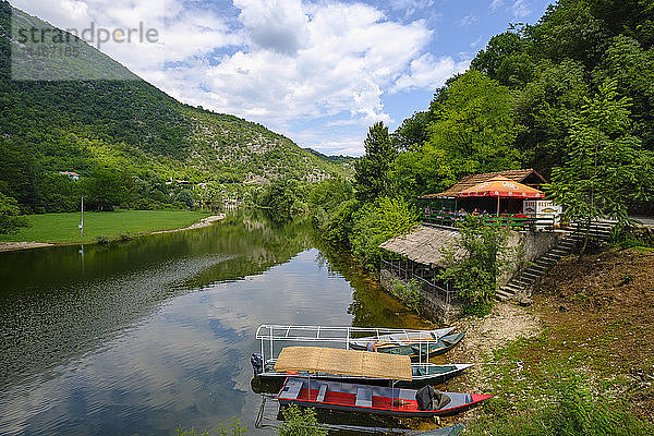 Montenegro  Rijeka Crnojevica  Restaurant am Fluss Crnojevic