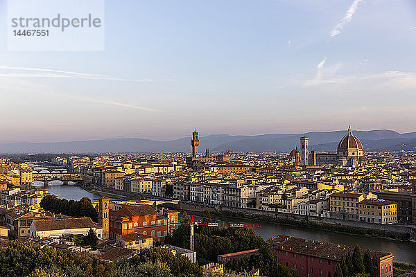 Italien  Florenz  Stadtbild bei Sonnenaufgang