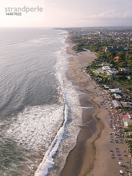 Indonesien  Bali  Luftaufnahme des Strandes von Berawa