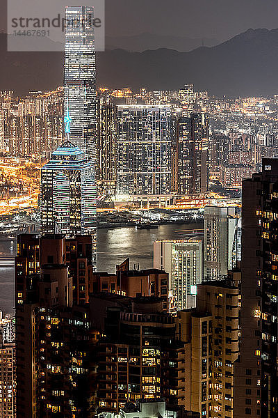 Hongkong  Causeway Bay  Stadtbild bei Nacht
