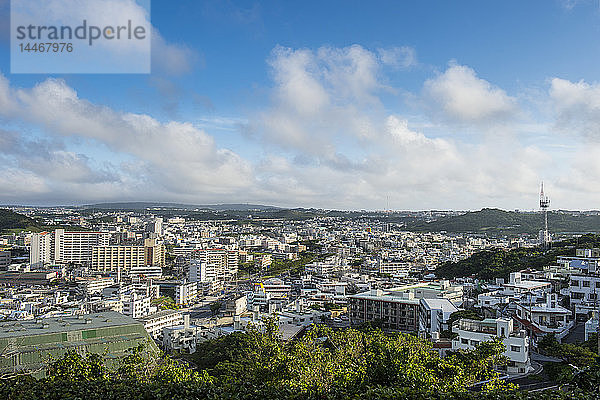 Japan  Okinawa  Blick über Naha