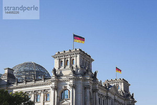 Deutschland  Berlin  Reichstagsgebäude mit Kuppel