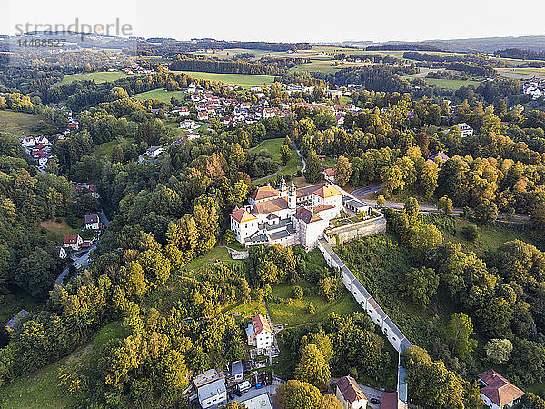 Deutschland  Bayern  Passau  Dreiflüssestadt  Luftaufnahme der Kirche Maria Hilf