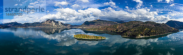 Deutschland  Oberbayern  Walchensee  Luftbild der Insel Sassau