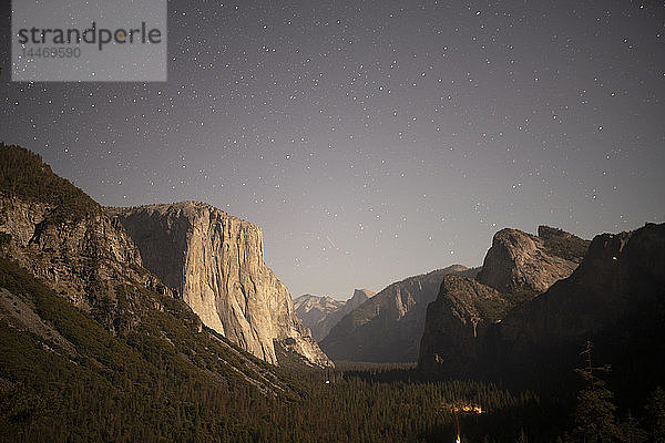 USA  Kalifornien  Yosemite National Park  Tunnelblick bei Nacht