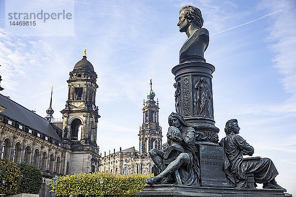 Deutschland  Dresden  Oberlandesgericht  Dresdner Dom und Denkmal von Ernst Rietschel