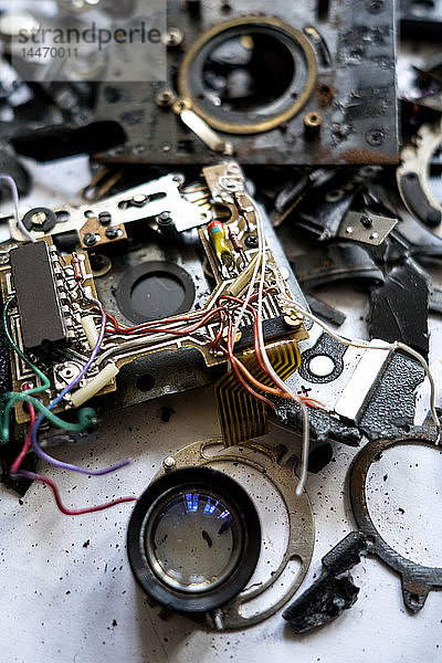 E-Müll einer alten Kamera  Nahaufnahme