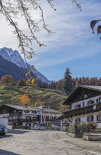 Deutschland  Bayern  Garmisch-Partenkirchen  Grainau im Herbst