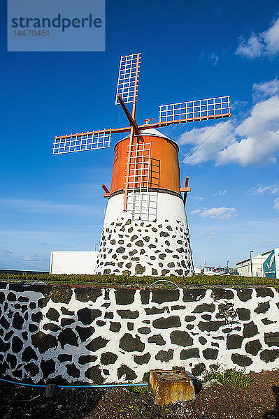 Portugal  Azoren  Insel Pico  Madalena  Windmühle