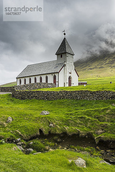 Dänemark  Färöer-Inseln  Vidareidi-Kirche in Vidoy